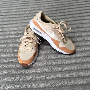 Nike Women's Beige and White air Max SC Sneakers